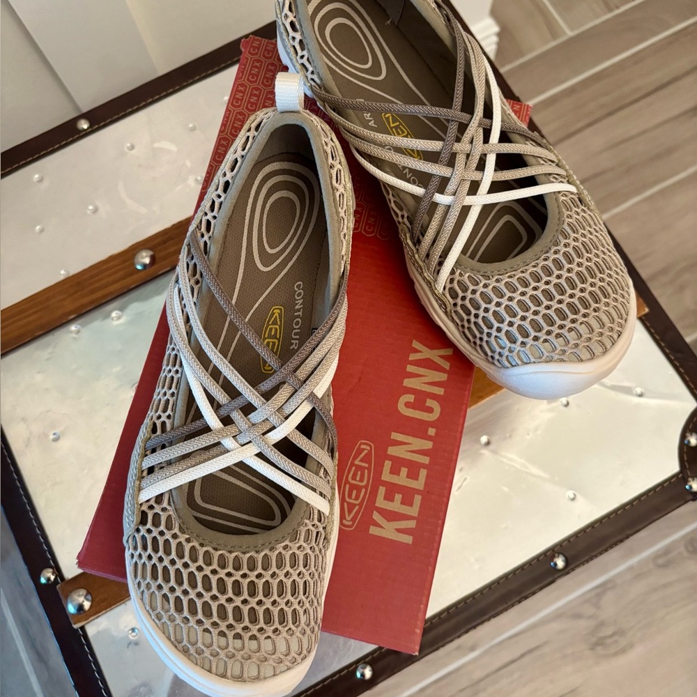 KEEN slip ons NWT